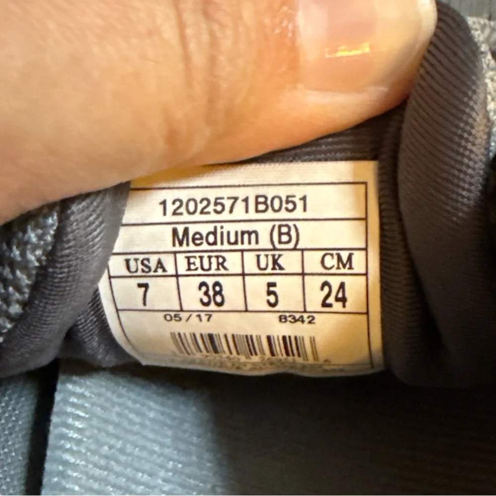 Brooks Anthem Grey Pink Size 7‎ Running Shoes Athletic